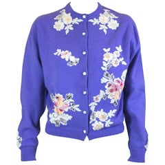 Lila Kaschmir-Strickjacke mit Spitzenverzierung