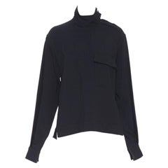 VICTORIA BECKHAM Schwarzes Blusentop aus Krepp mit Brusttasche und Stehkragen UK8 M