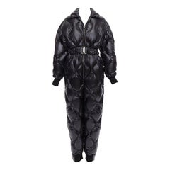 MIU MIU 2021 Runway mono negro acolchado de plumas de ganso con cinturón IT38 XS