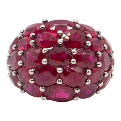Graff, bague élégante en platine 18 carats avec rubis ovale et diamants accentués
