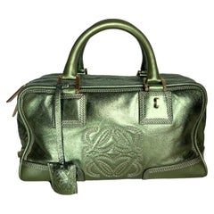 Loewe Amazona 29 Reißverschluss in Metallic Grünes Lammfellleder in Metallic-Grün