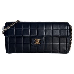 Chanel East West Chocolate Bar in pelle nera