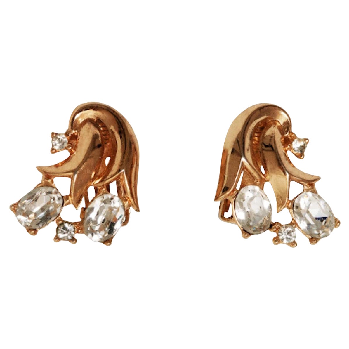 1940s Trifari Gold Clip-On Earrings For Sale