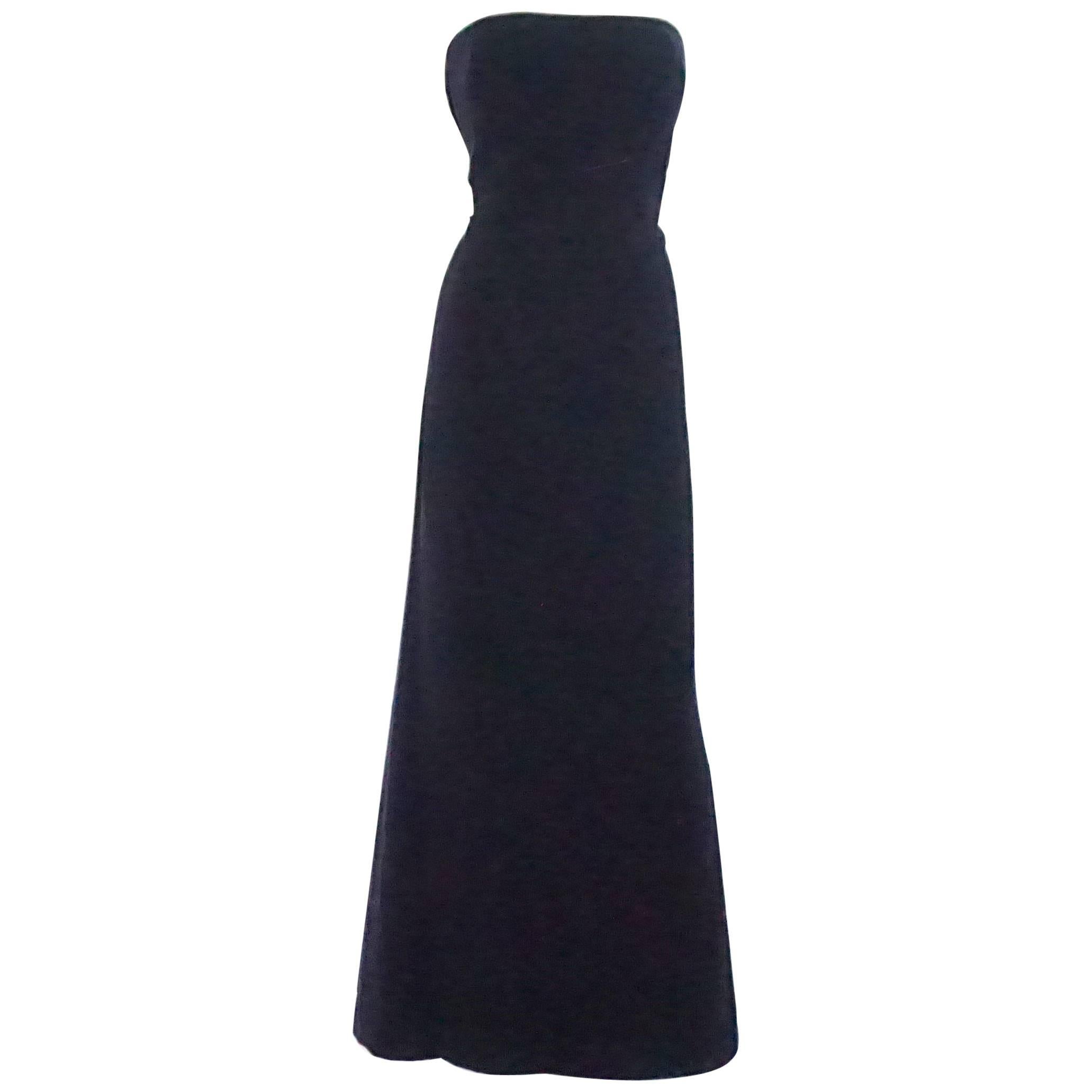 Oscar de la Renta Navy Velvet Strapless Gown - 12 For Sale