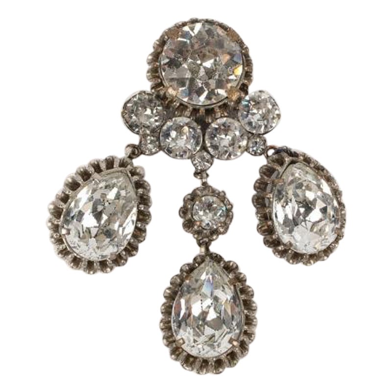 Rhinestone Articulated Silvery Metal Brooch, 1930s For Sale
