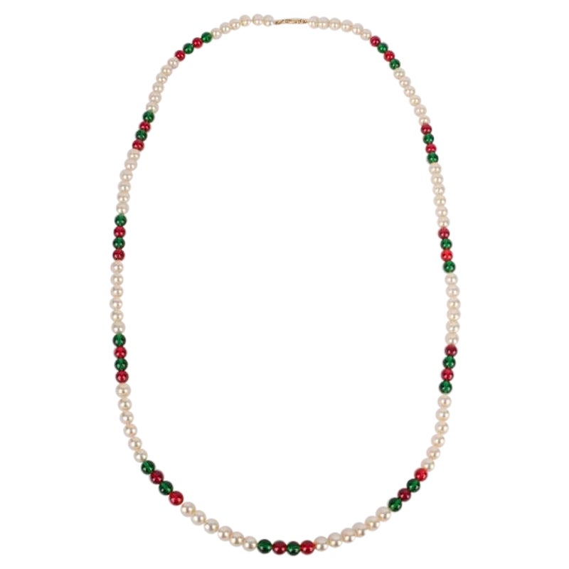 Costume Pearl Sautoir Necklace With Glass Pearl.
