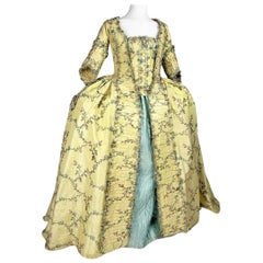 Cappotto francese a sacco con stola in seta broccata Circa 1760