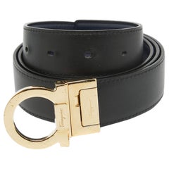 Salvatore Ferragamo Cinturón reversible Gancio de piel azul marino/negro cortado a medida