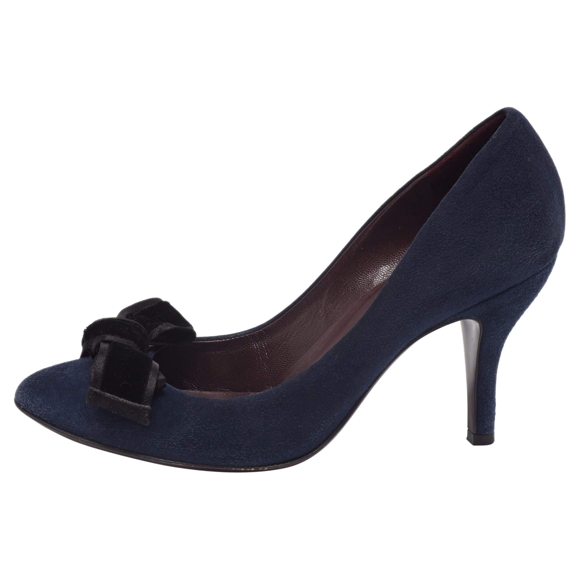 Gucci Navy Blue Suede Bow Round Toe Pumps Size 36.5 For Sale at 1stDibs