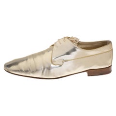 Louis Vuitton Derby à lacets en cuir verni doré, taille 44
