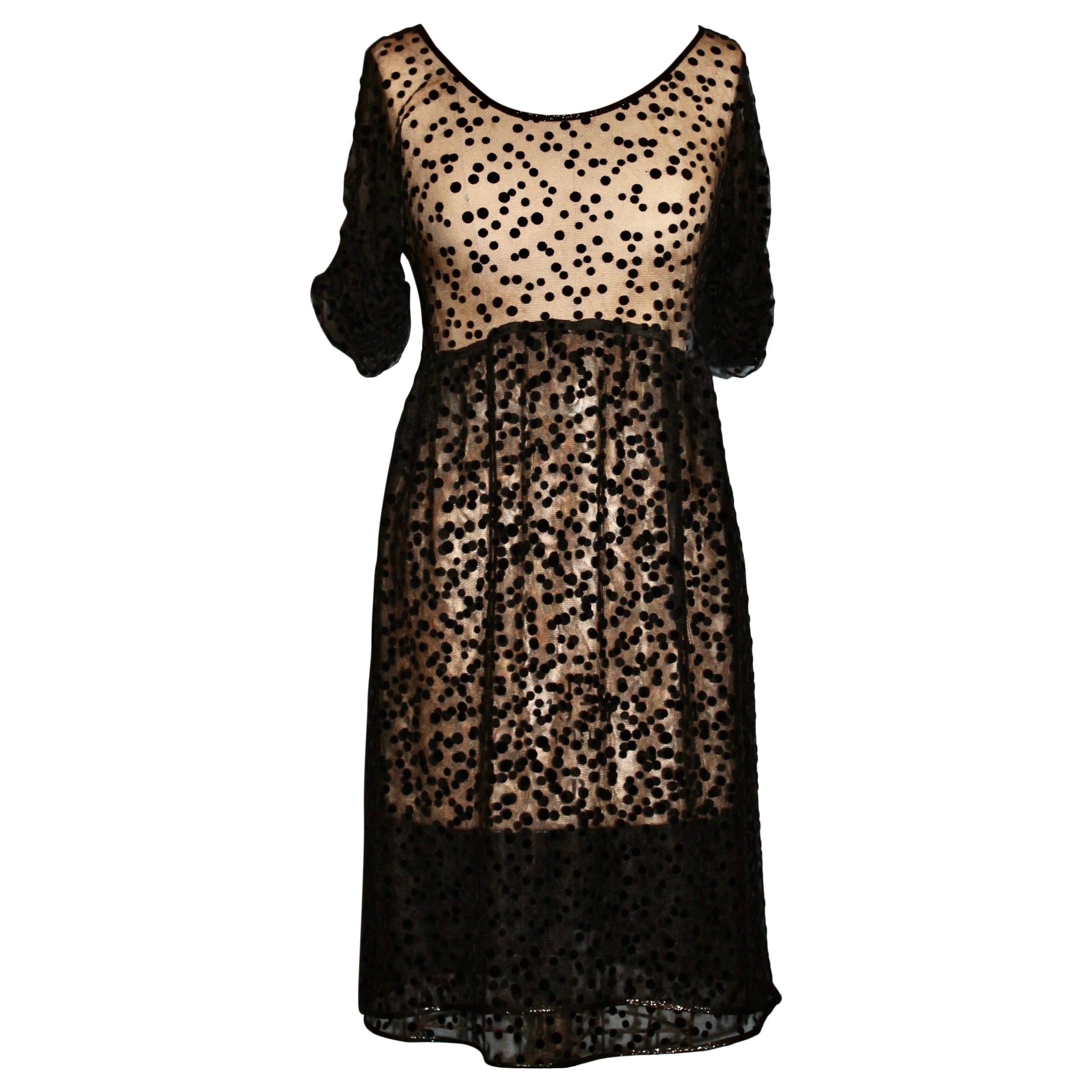 Geoffrey Beene Vestido de noche negro y escarpado de lunares suizos en venta