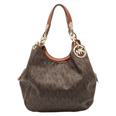 Michael Kors, la borsa Fulton in tela e pelle marrone scuro firmata da Michael Kors