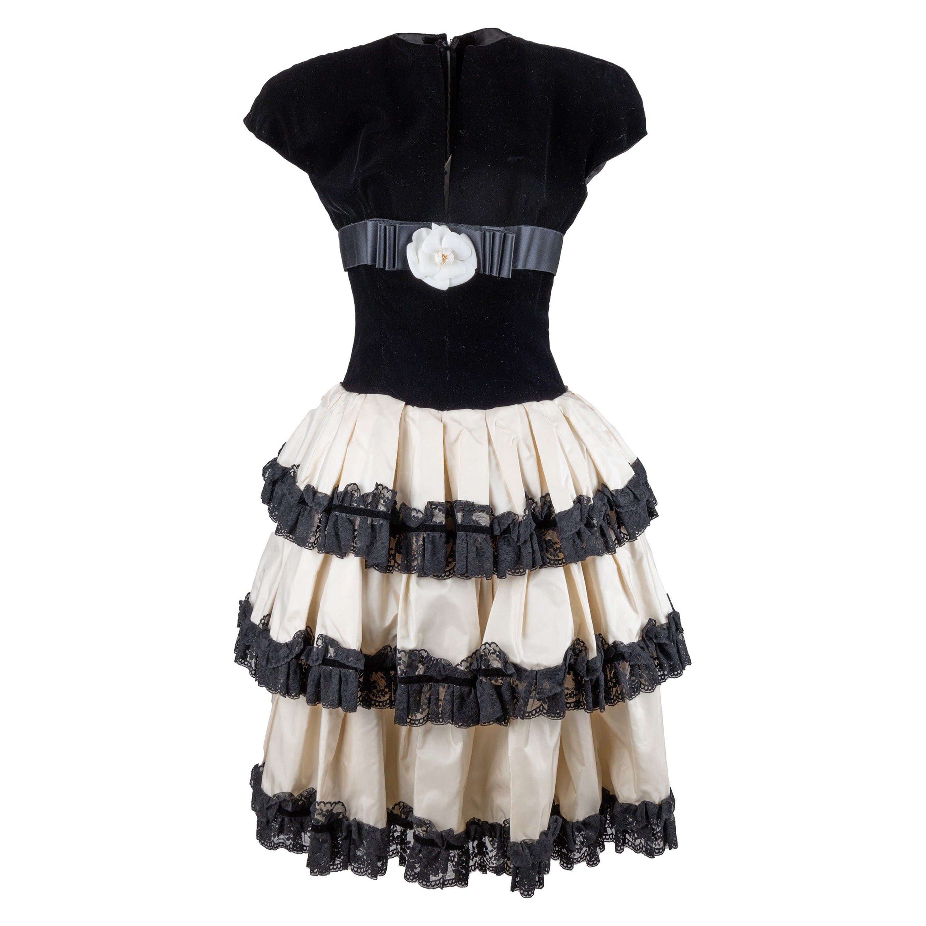 Collection Privée Plisseekleid aus Samt und Spitze - 90er Jahre