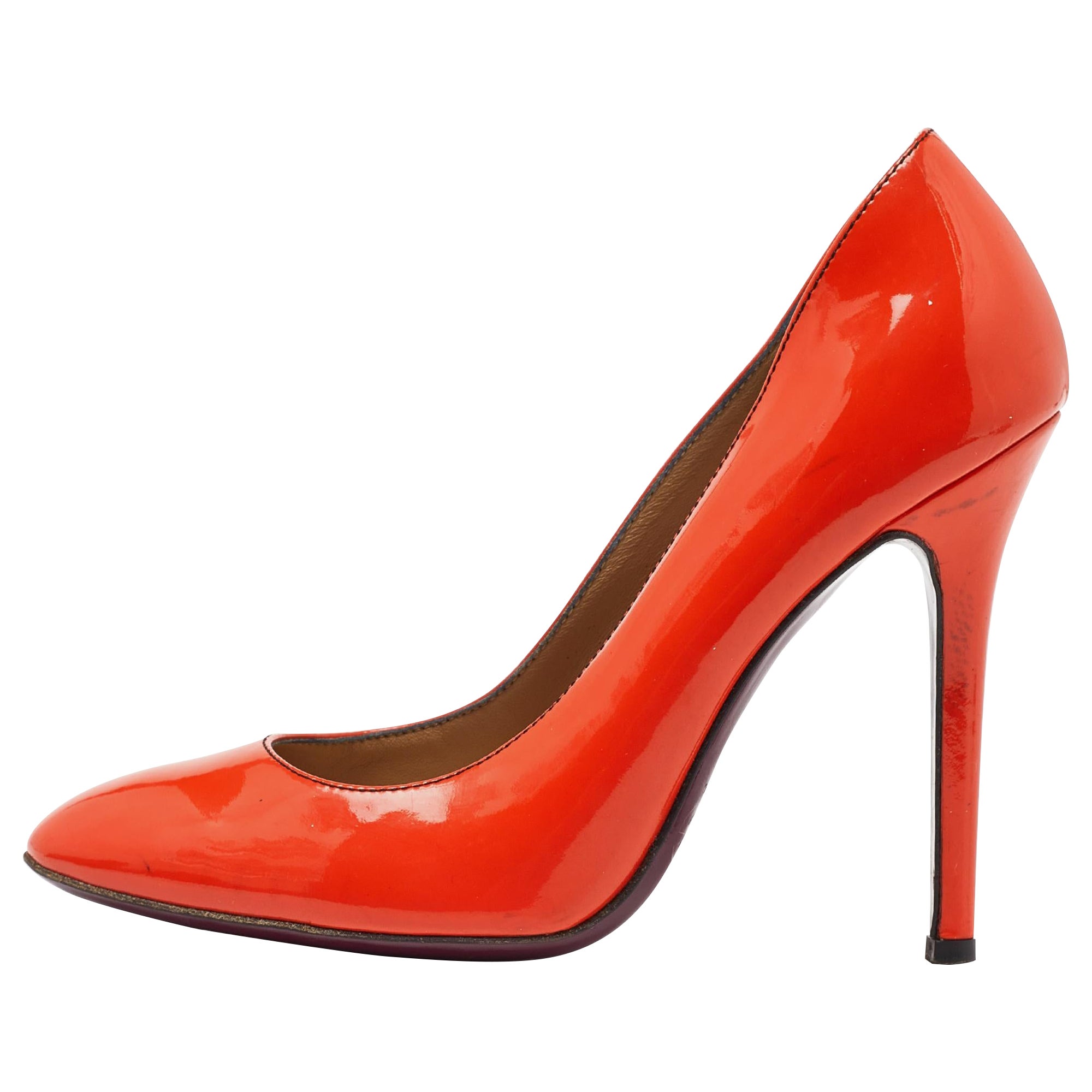D&G Orange Patent Leather Round Toe Pumps Size 38.5 For Sale
