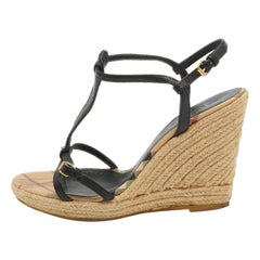 Burberry Sandali con zeppa T-Bar in pelle nera taglia 39