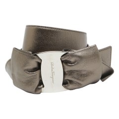 Salvatore Ferragamo Cinturón con Lazo y Logotipo en Piel Metalizada 85CM