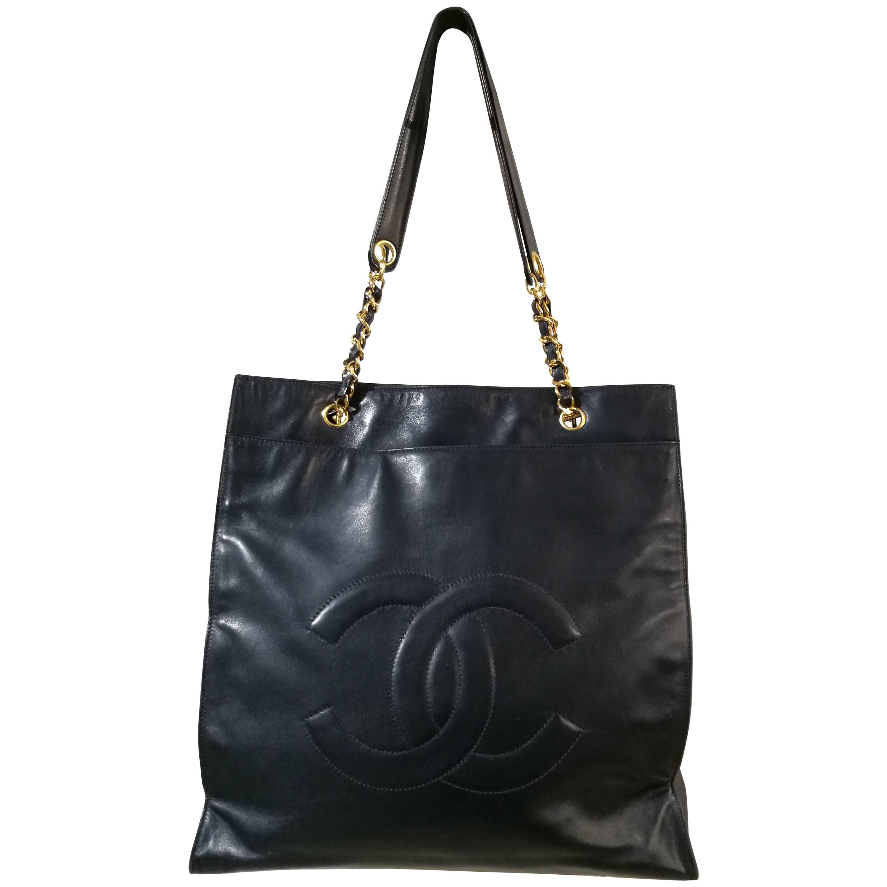Chanel dark blu Gold tone hardware CC logo Shoulder bag