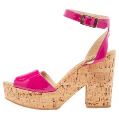 Stella McCartney Rosa Plateausandalen mit Knöchelriemen aus Lackleder und Kork in Rosa Größe 39