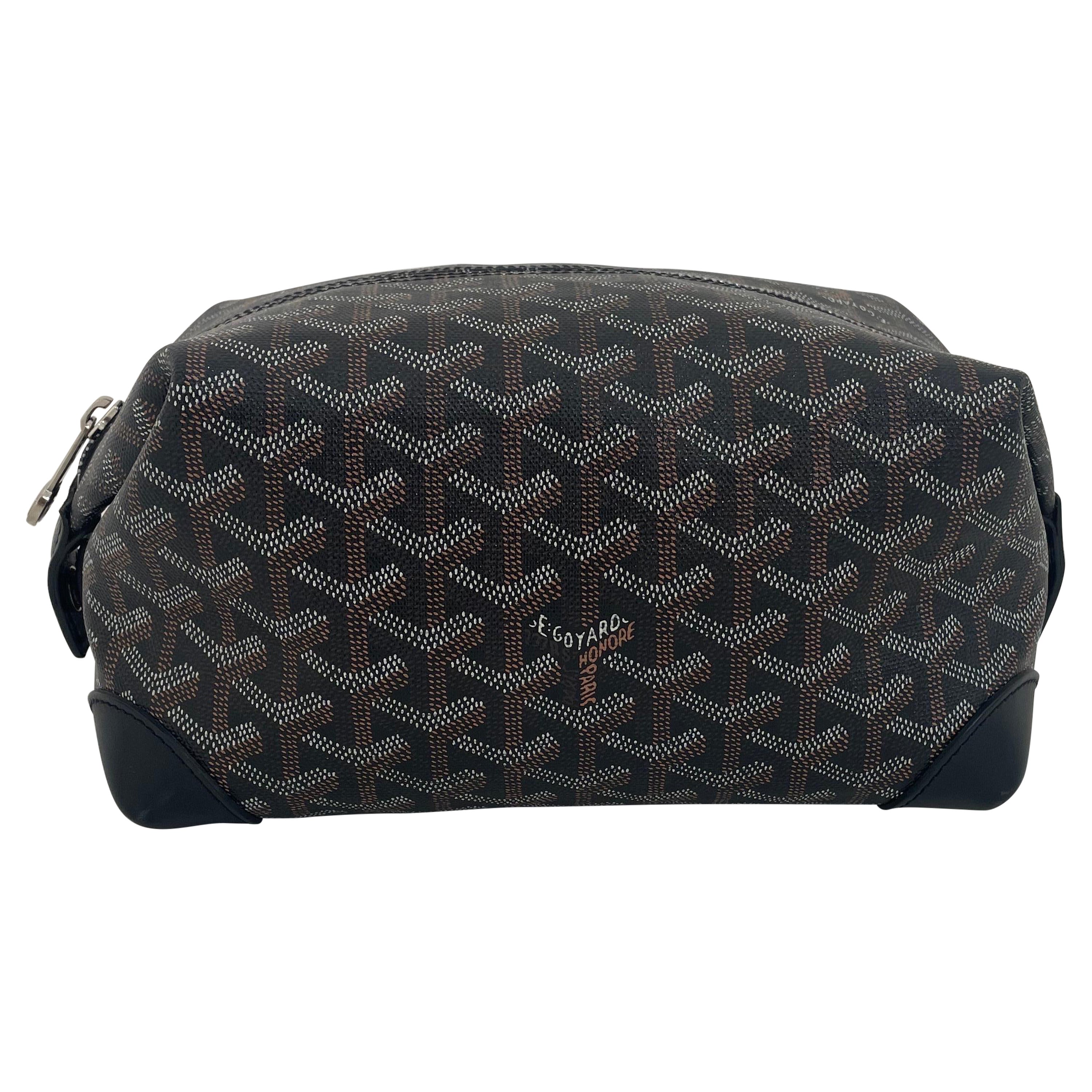 Beauty Goyard with classic pattern and black leather details