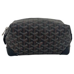 Beauty Goyard with classic pattern and black leather details
