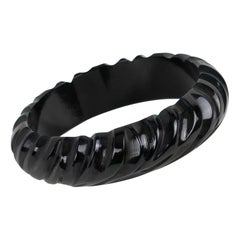 Bracelet jonc licorice en bakélite sculptée