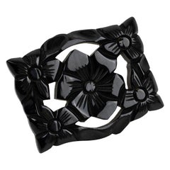 Spilla in bachelite Art Deco con intaglio floreale