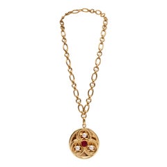 Chanel Necklace With Medallion - '90s