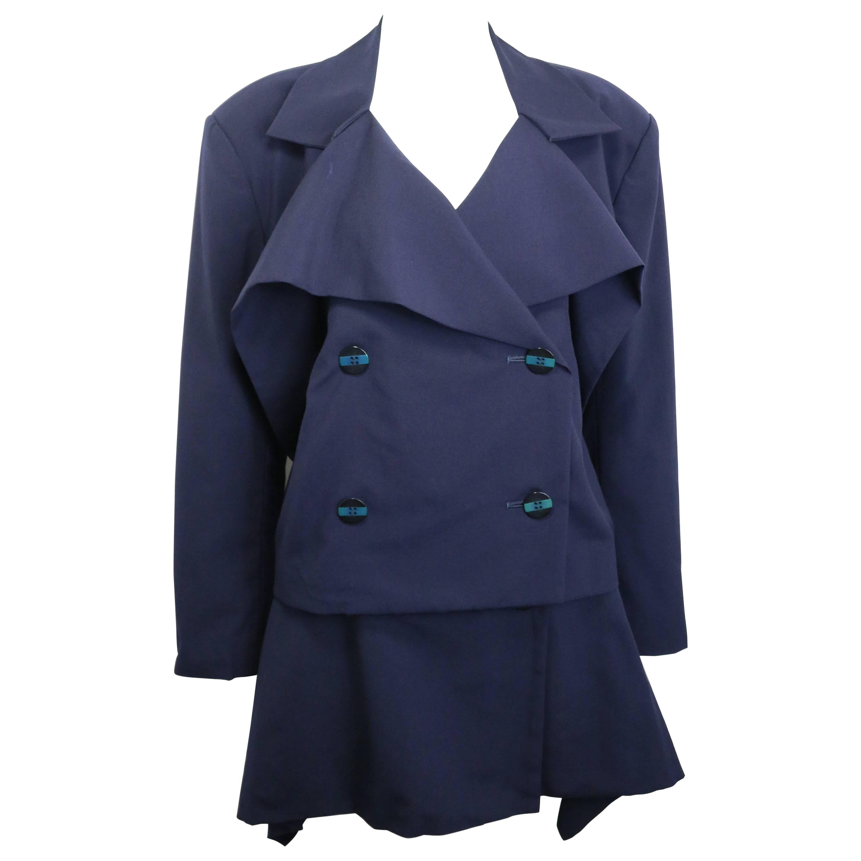 80er Jahre Issey Miyake Marineblaues zweireihiges Ensemble aus Jacke und Rock  im Angebot