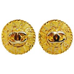 Classic Chanel Vintage Clip On Earrings 3