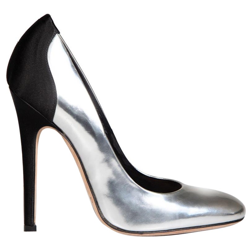 Giambattista Valli Silver & Black Leather Pumps Size IT 38 For Sale