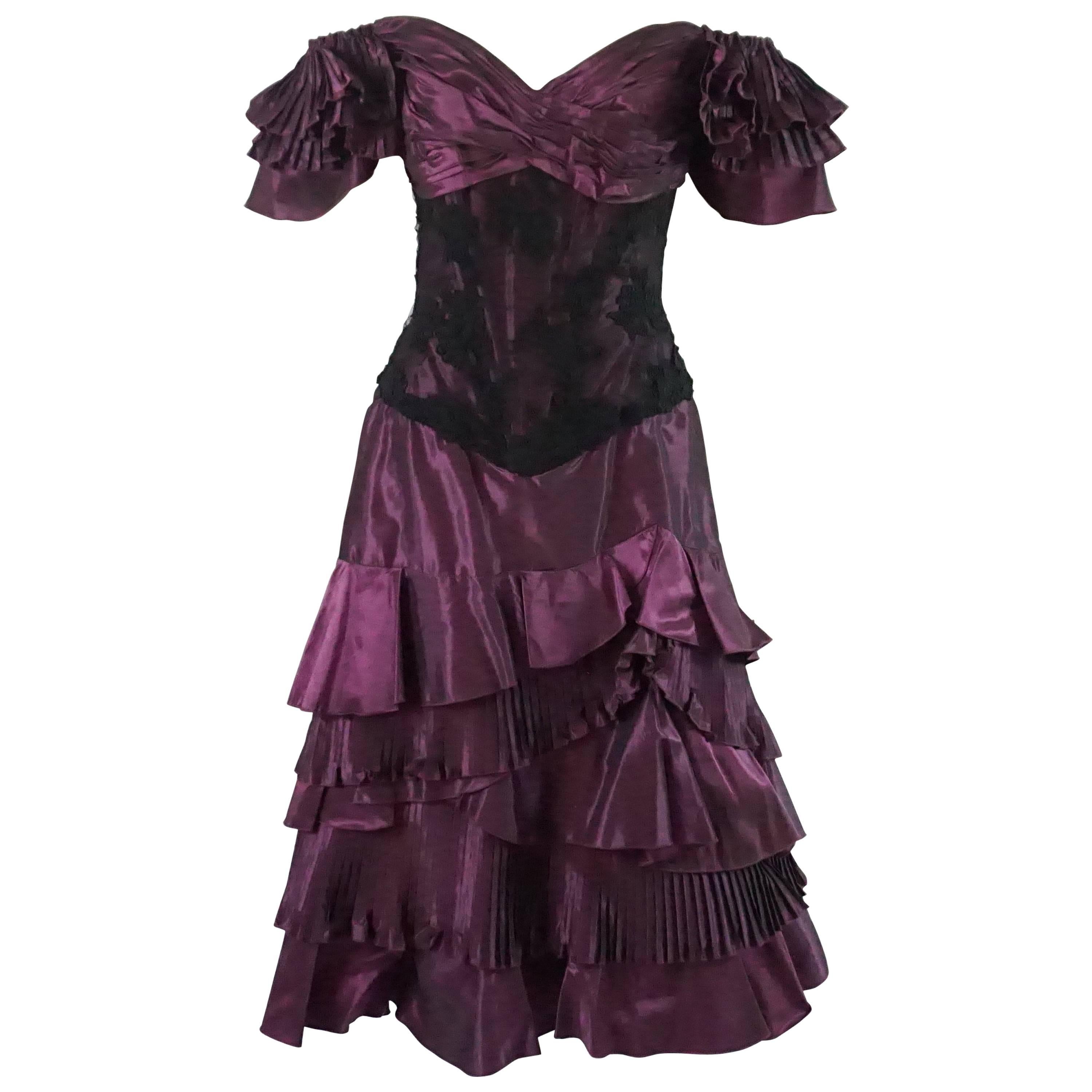 Vicky Tiel - Robe plissée en taffetas et dentelle aubergine - 46 - 1980  en vente