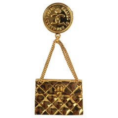 Chanel Goldene Metallbrosche "Tasche", 1980er Jahre