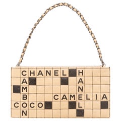 Chanel Beige und Schwarzes Leder Kreuzworträtsel Camelia Pochette