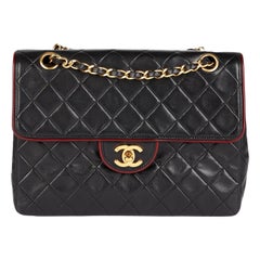 CHANEL Bolso Clásico Acolchado Negro Piel de Cordero Vintage Mediano con Solapa Simple