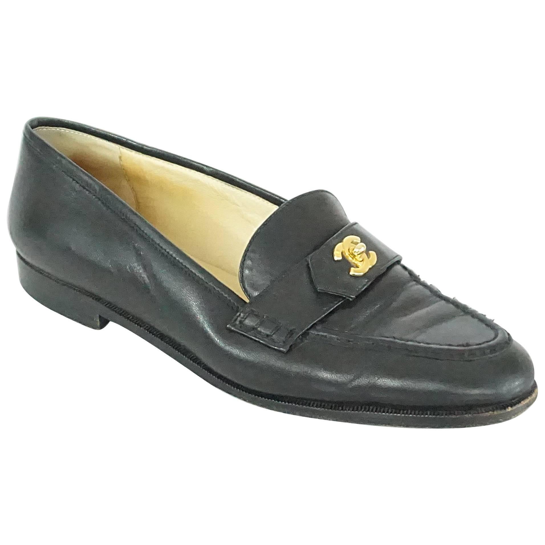 Chanel Black Leather Loafers with "CC" Turnkey Detail - 40