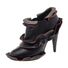 Fendi Black/Grey Leather Ruffled Booties Size 37