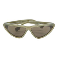 Burberry Grau/Schwarze B4292 Katzenaugen-Sonnenbrille