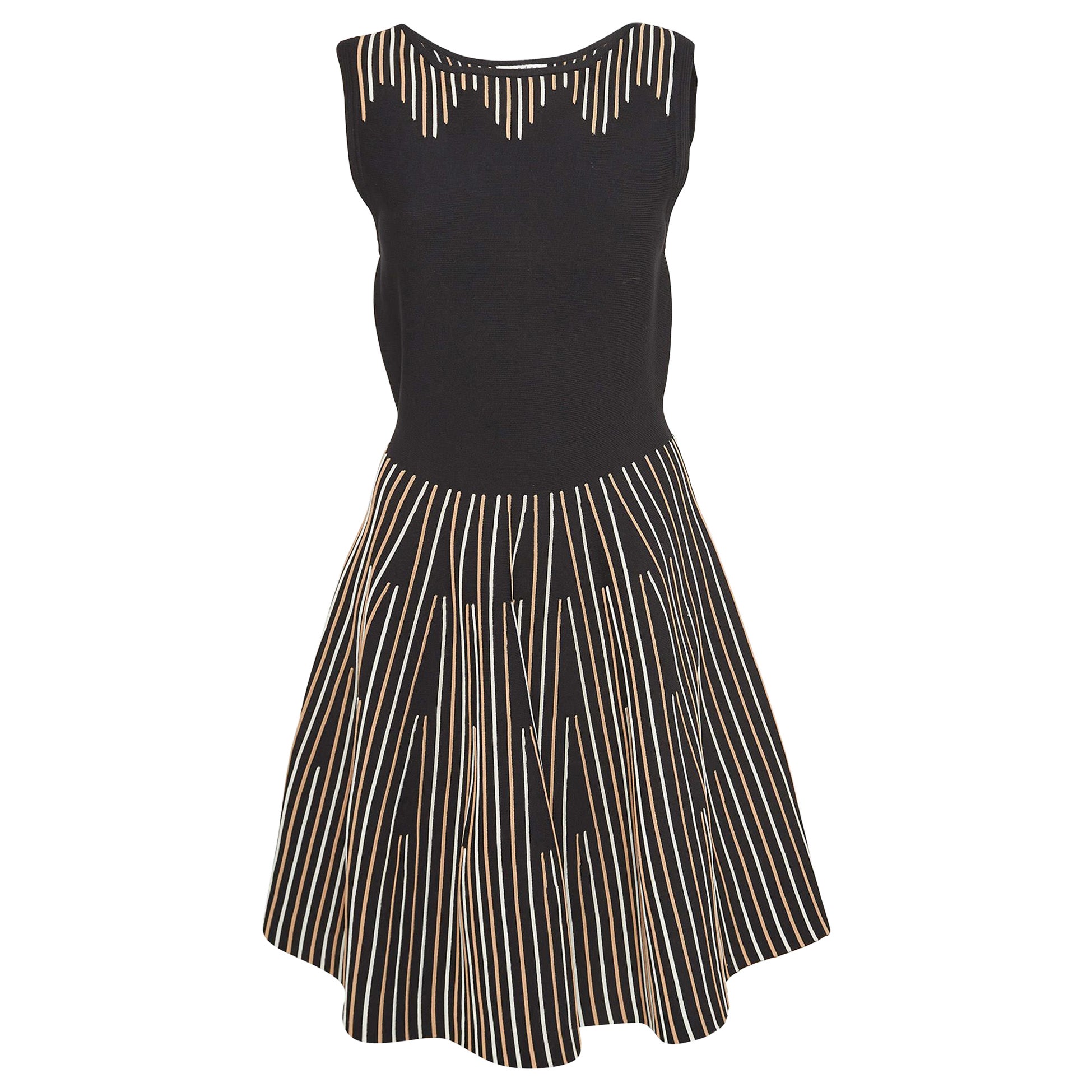 Sandro Black - Robe mi-longue en maille brodée M. en vente