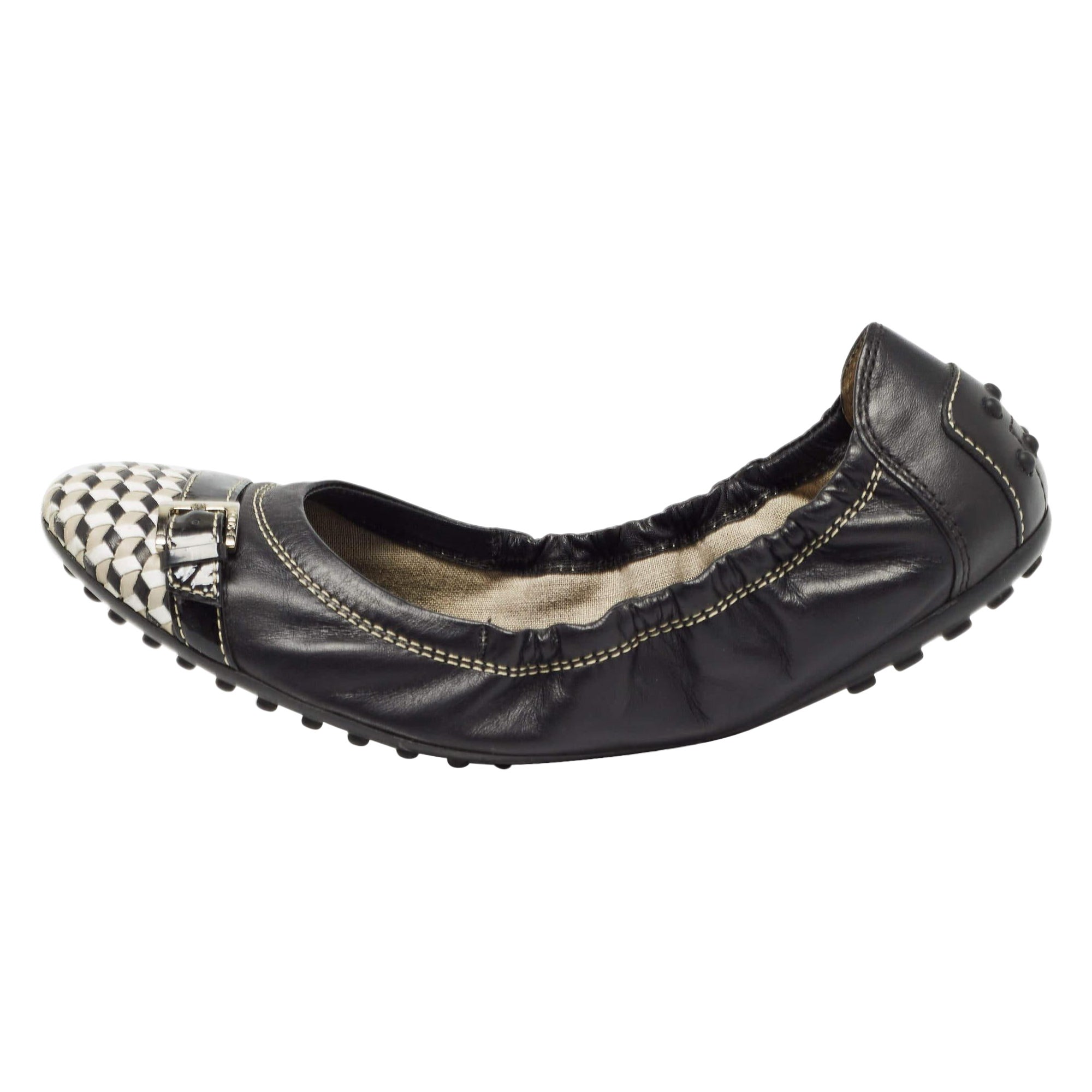 Tod's Black/White Leather Bow Detail Scrunch Ballet Flats  Size 37.5 For Sale