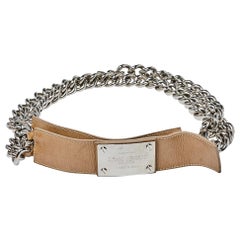Cintura con placca logo Versace beige in vernice e catena 85CM
