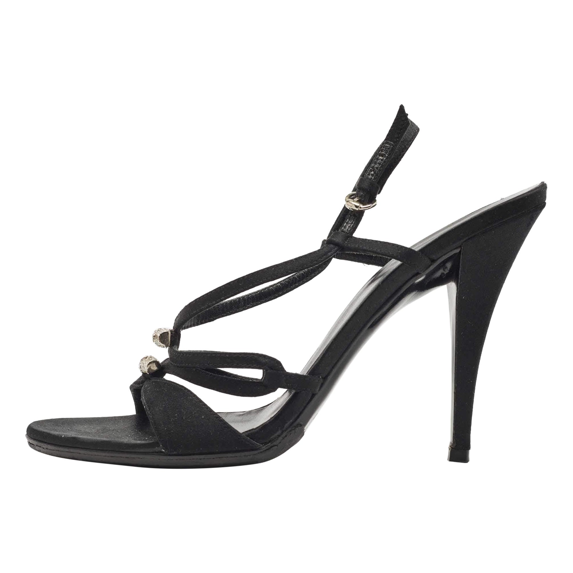 Sandales à lanières en satin noir de Gucci Taille 39.5