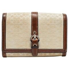 Coach Signature Brown Canvas and Leather Buckle Flap Wallet (Portefeuille à rabat avec boucle)