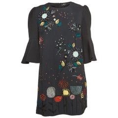 Elisabetta Franchi Schwarzes Minikleid mit Glockenärmeln aus Krepp mit Pailletten und Perlen M