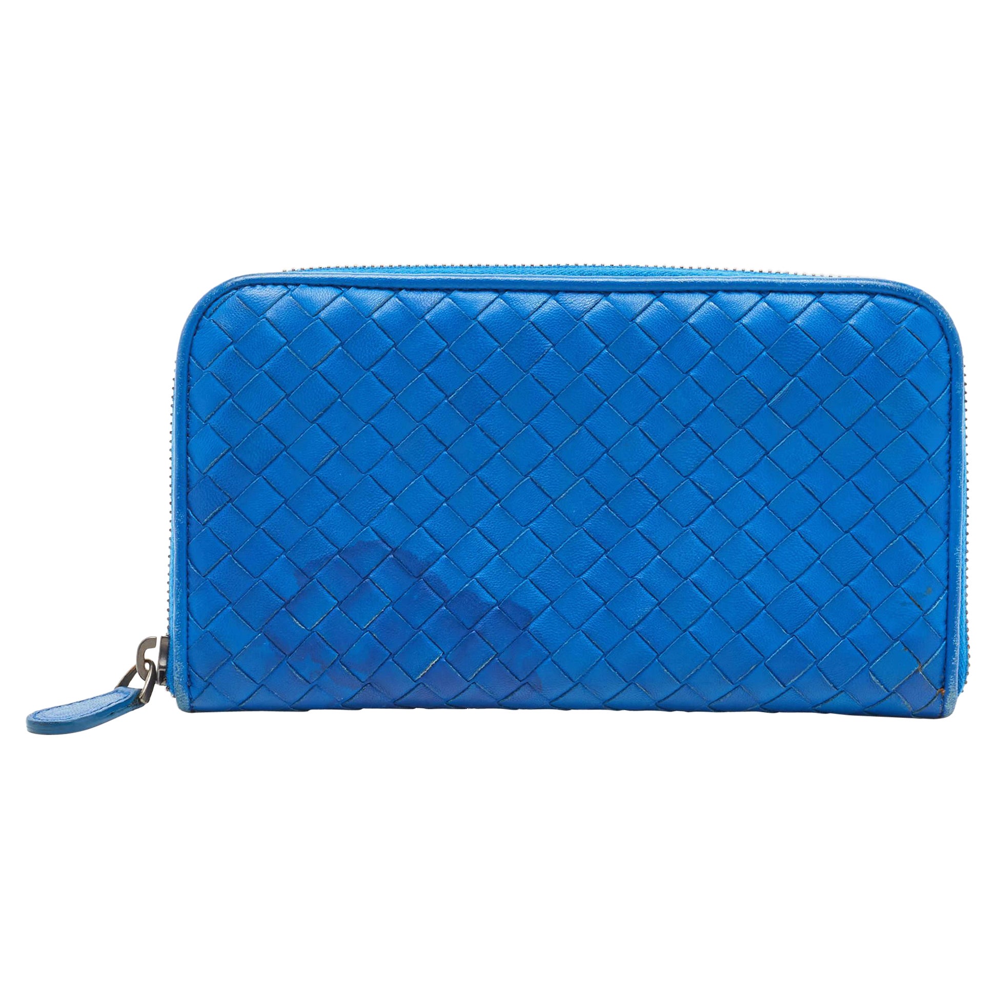 Bottega Veneta Blaue Intrecciato Leder Brieftasche mit Reißverschluss
