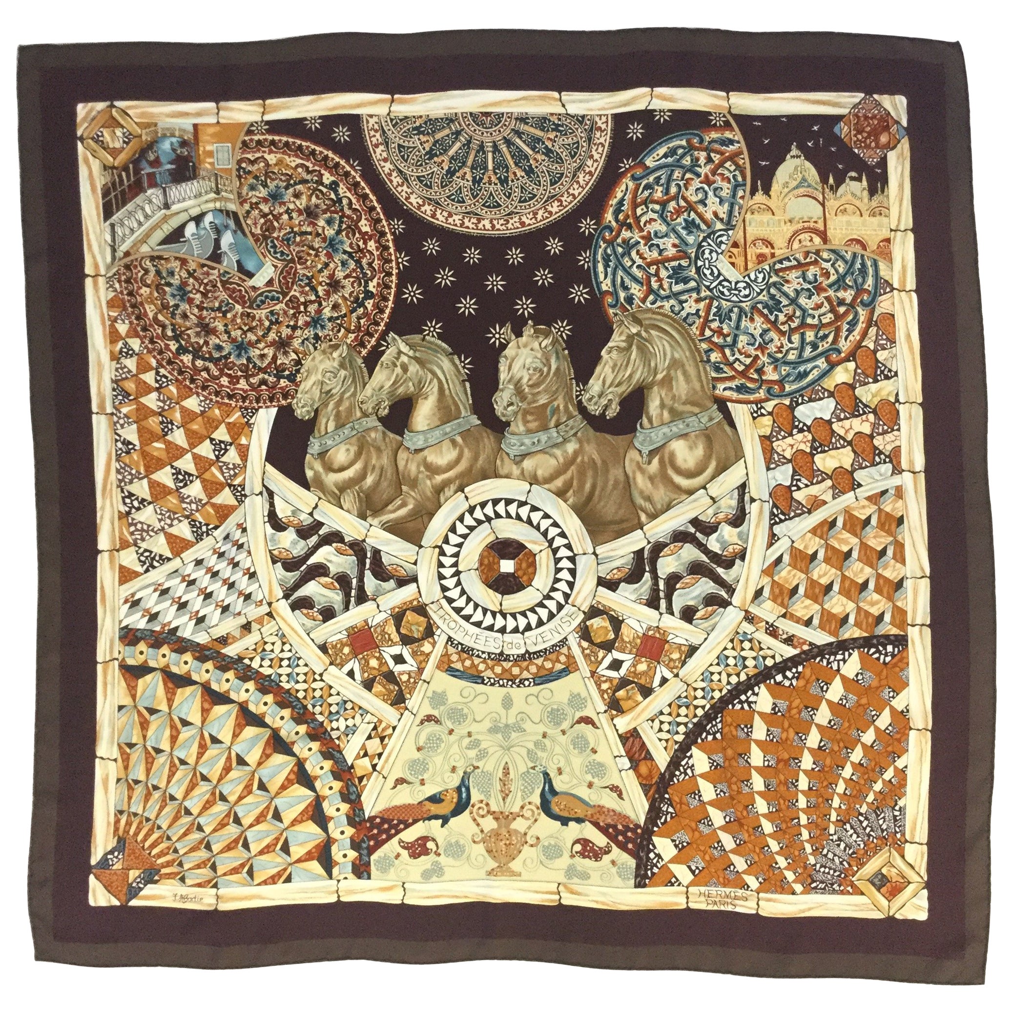 90 cm bij 90 cm HERMES Vintage zijden sjaal "TRIBOLD" ontworpen door Julia Abadie in 1968 Accessoires Sjaals & omslagdoeken Sjaals 