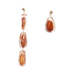 JACQUEMUS Les Amandes, boucles d'oreilles en goutte asymétriques en acrylique transparent, défilé