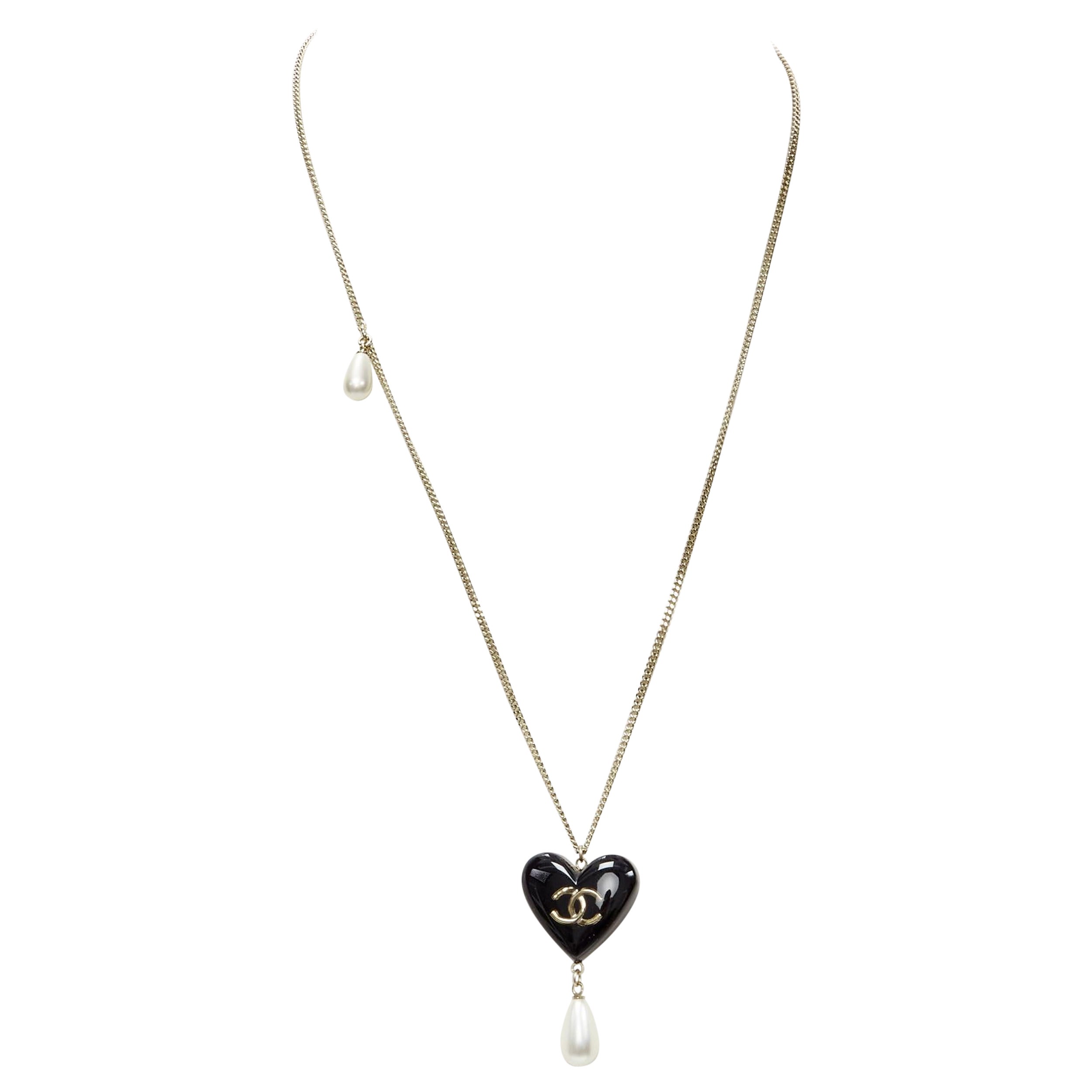 CHANEL B18 B Heart CC logo black resin drop pearl gold necklace For Sale