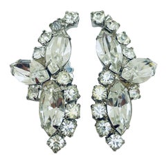 Pendientes de clip de diseño vintage con brillantes plateados