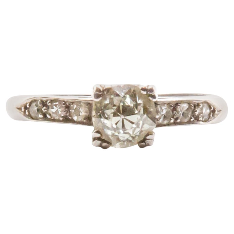 Size 5 White Gold Elegant Antique Ring for Women with Real Diamond Accents For Sale