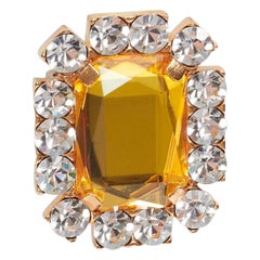 DRIES VAN NOTEN, grande bague de cocktail jaune de couleur or clair sertie d'un grand cristal